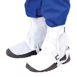 Polainas de proteção em couro cromado para soldadores, com fecho em Velcro ajustável, garantindo segurança e conforto durante trabalhos com solda, faíscas e metal em fusão.