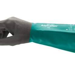 Luvas AlphaTec® 58-435 em nitrilo (0.7mm) com tecnologia ANSELL GRIP™ para manipulação segura de objetos oleosos e proteção contra químicos, ideal para indústria automóvel e química.