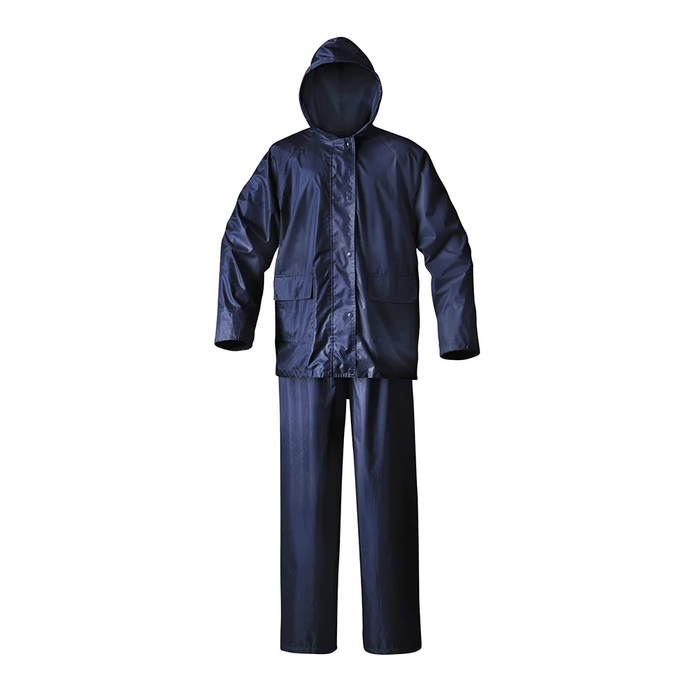 Fato de chuva rubberizado (2 peças) em PVC e nylon, com capuz integrado, punhos duplos elásticos, cintura ajustável, reforço na virilha e bainhas reguláveis.
