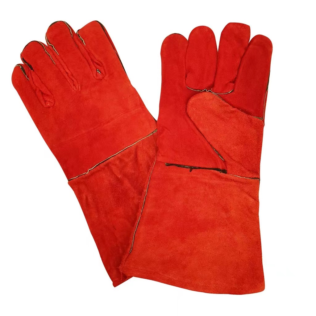 A luva GLGRED20 tem 20 cm de comprimento (até ao cotovelo) e foi concebida para aplicações com alta exposição ao calor, como a soldadura. É totalmente forrada internamente para maior conforto e isolamento térmico, e possui costuras em Kevlar®, garantindo elevada resistência e durabilidade mesmo em ambientes industriais exigentes.
