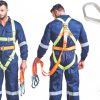 Arnês de corpo inteiro standard, equipado com absorvedor de energia e talabarte duplo com mosquetões de fecho rápido (snap hooks).
