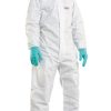 Fato descartável da Honeywell, fabricado em polietileno branco exclusivo, respirável e antistático, com filme microporoso.